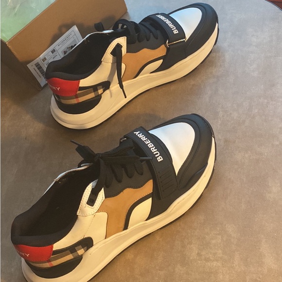 NEW BURBERRY SNEAKERS/GYM SHOES - Picture 7 of 7
